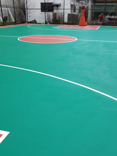 镇江 球场长期使用易出现地面开裂